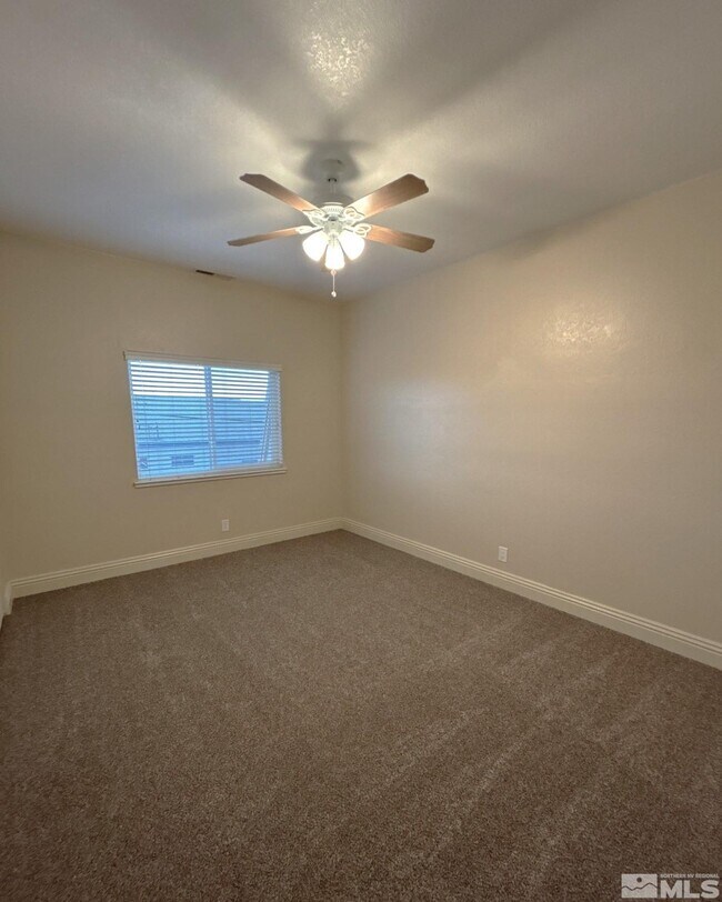Foto del edificio - 480 Sunshine Ln