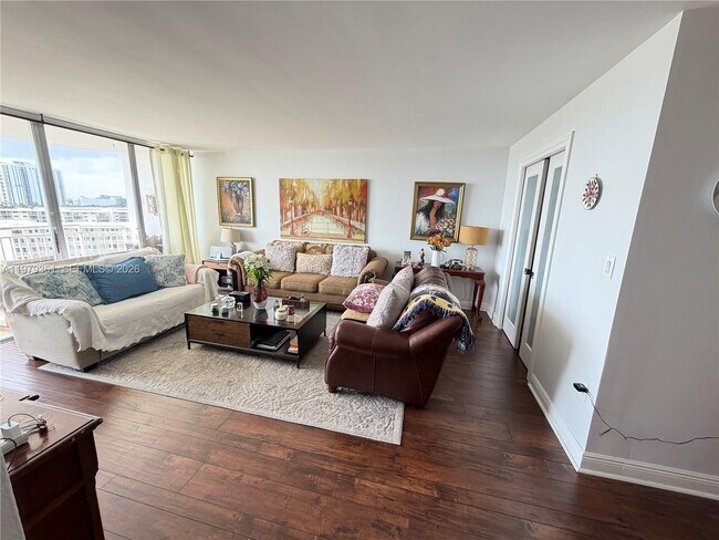 Foto del edificio - 18031 Biscayne Blvd