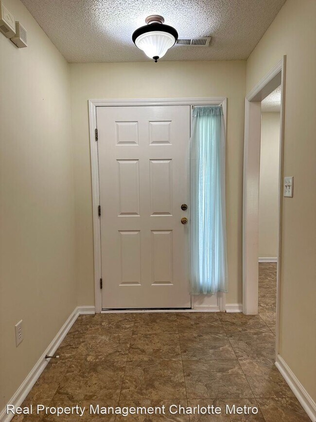 Building Photo - 3 br, 2 bath House - 2000 Briarberry Lane
