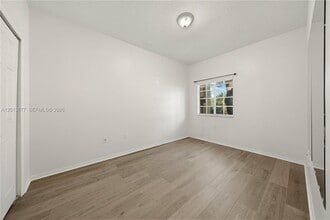 Building Photo - 3393 NE 11th Dr