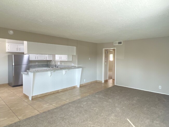 Building Photo - 7DFT5900