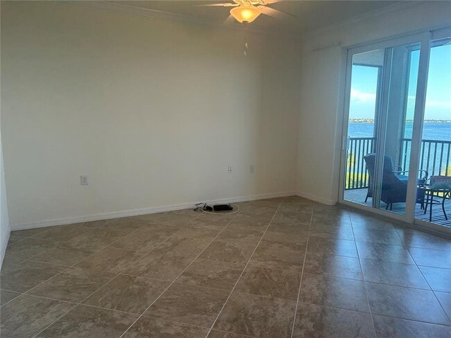 Foto del edificio - 910 Tidewater Shores Loop