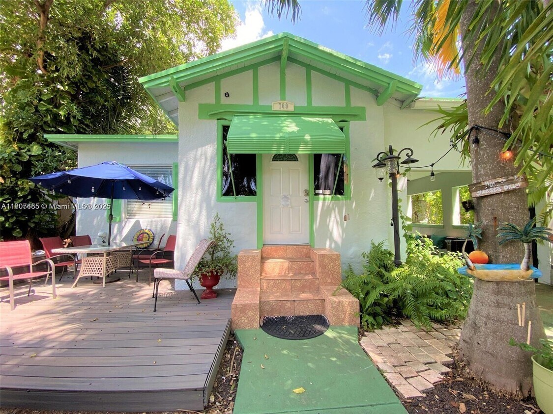 Foto principal - 769 NW 10th St