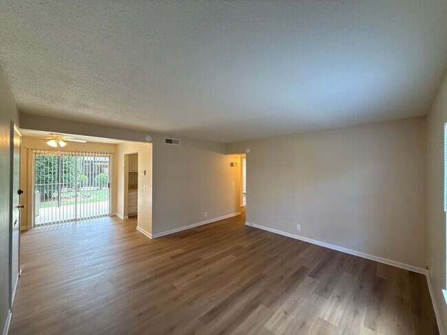 Foto del edificio - T.R. Lawing Realty Property