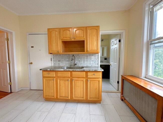 Mostrador con almacenaje! - 184 Knickerbocker Ave