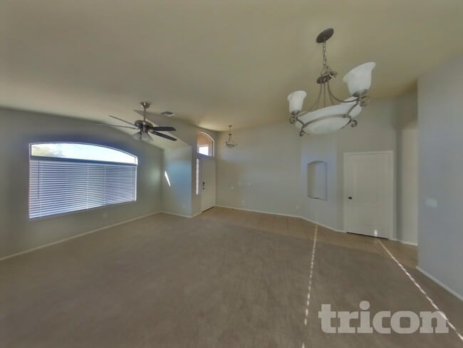 Foto del edificio - 2111 S 160th Ln