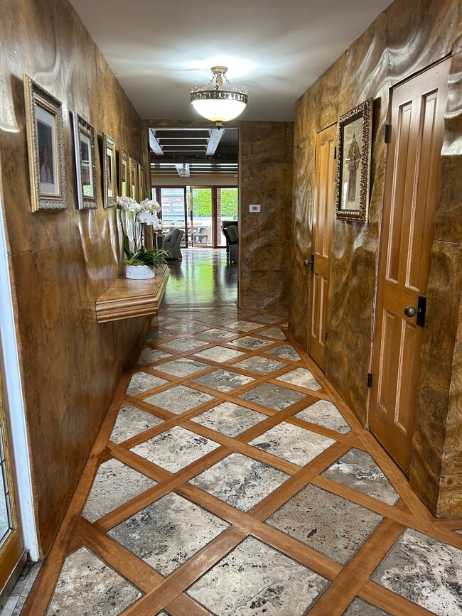 Building Photo - 525 15th St