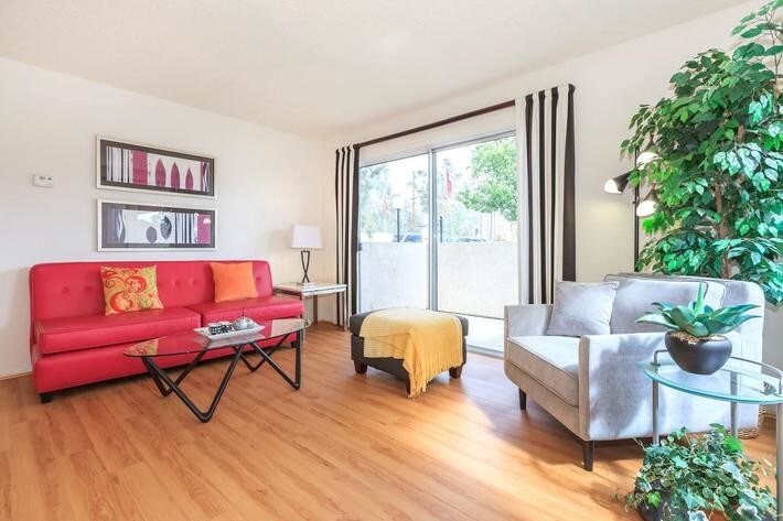 Foto principal - 18400 Sandy Dr