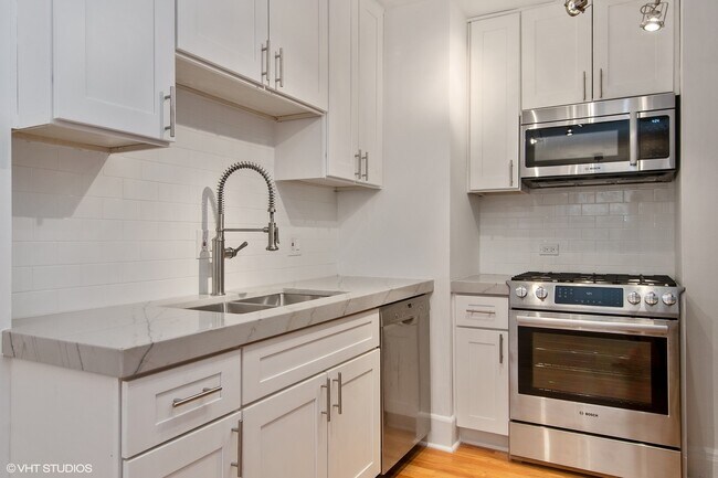 Foto del edificio - 3730 N Lake Shore Dr