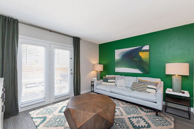 Foto del edificio - South Square Townhomes