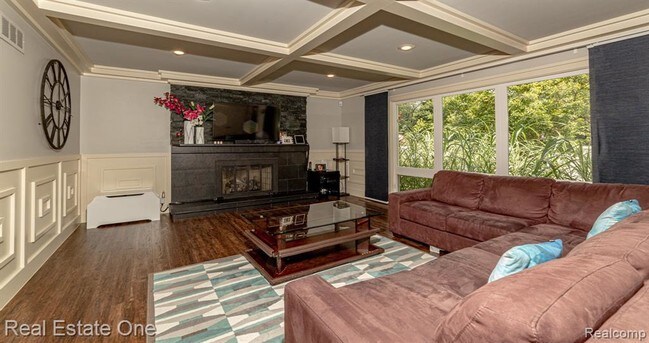Building Photo - 6976 Woodbank Dr