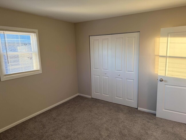 Building Photo - 39 Surrey Dr