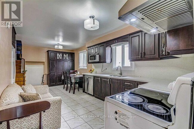 Photo du bâtiment - 338 Royal Salisbury Way