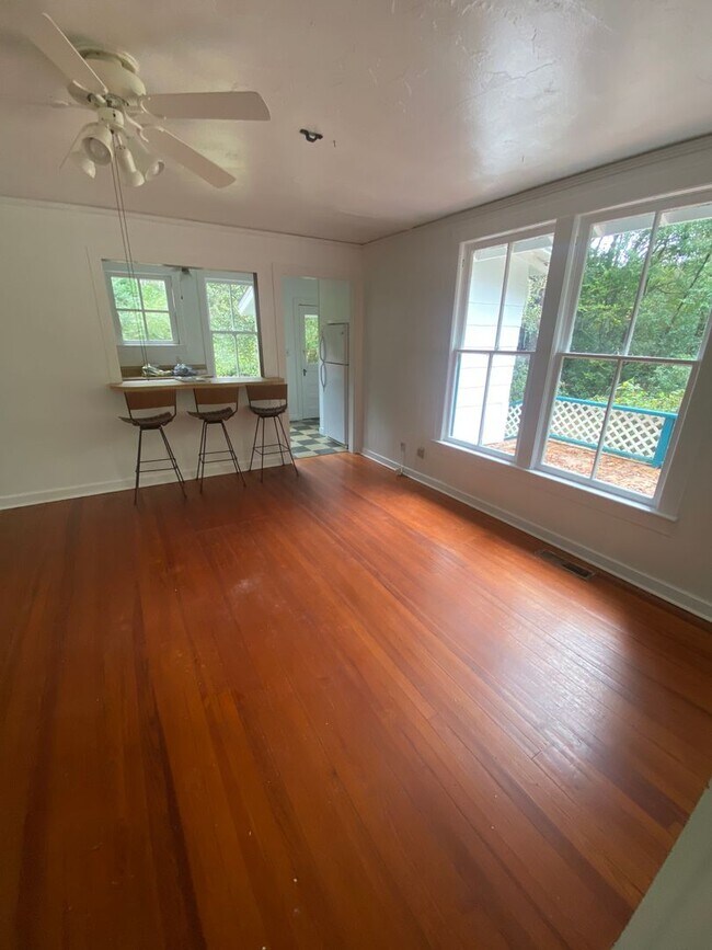 Building Photo - Beautiful Studio Style Single Family Home ...