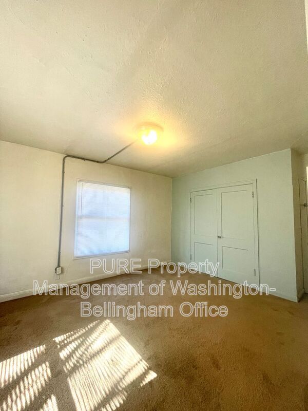 Building Photo - 421 E Maple St