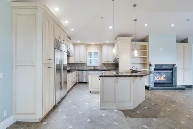 Building Photo - 459 Adams Way, Unit B