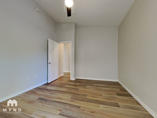 Foto del edificio - 1351 N Pleasant Dr