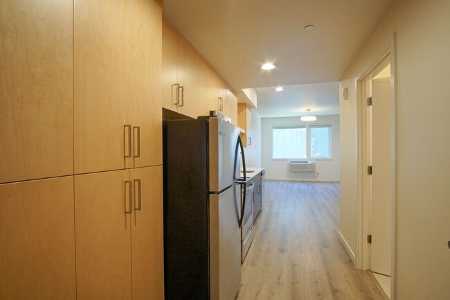 Building Photo - Modern, Spacious 2Bdr w/Condo-Grade Finish...