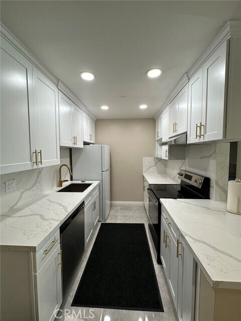 Building Photo - 552 N Bellflower Blvd