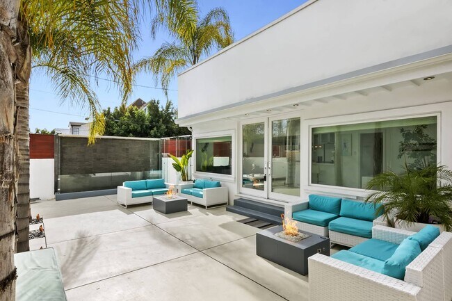 Building Photo - 6219 Melrose Ave