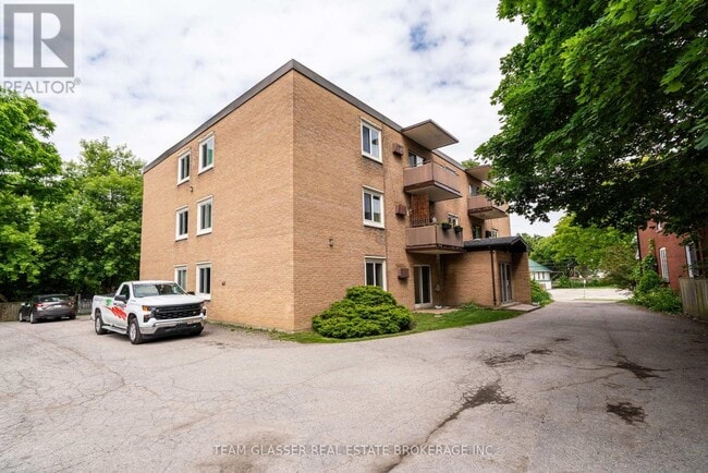 Building Photo - 52 Hiawatha St