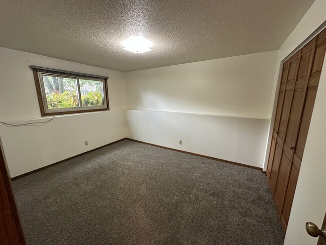 Building Photo - 9350 Syndicate Ave