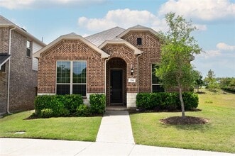 Building Photo - 734 Village Green Dr