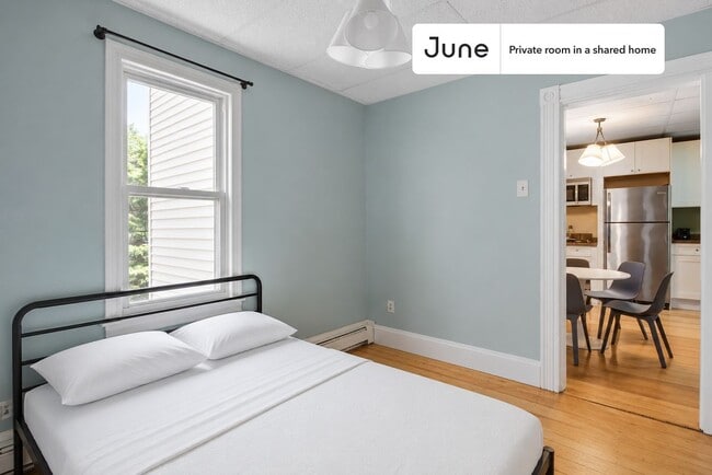 Building Photo - Room in Shared 4 bed/1 bath home in Polish Triangle