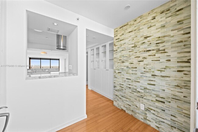 Foto del edificio - 1632 S Bayshore Ct