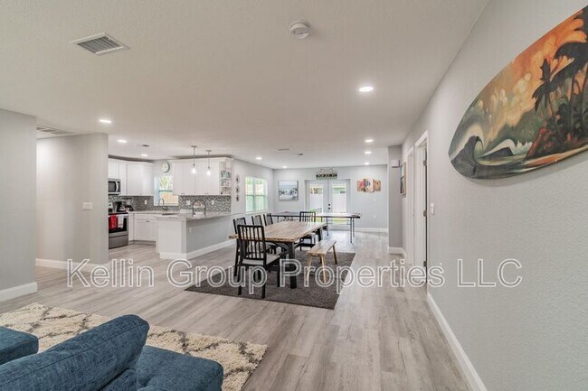 Building Photo - 2221 Calexico Way S
