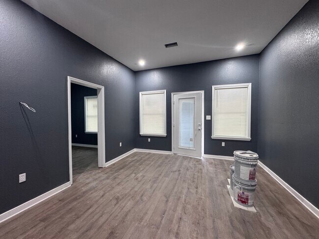 Building Photo - 1519 W 46th St