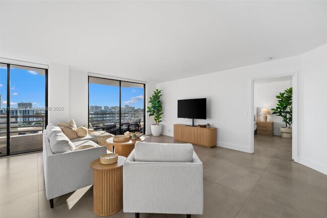 Foto del edificio - 3300 NE 191st St