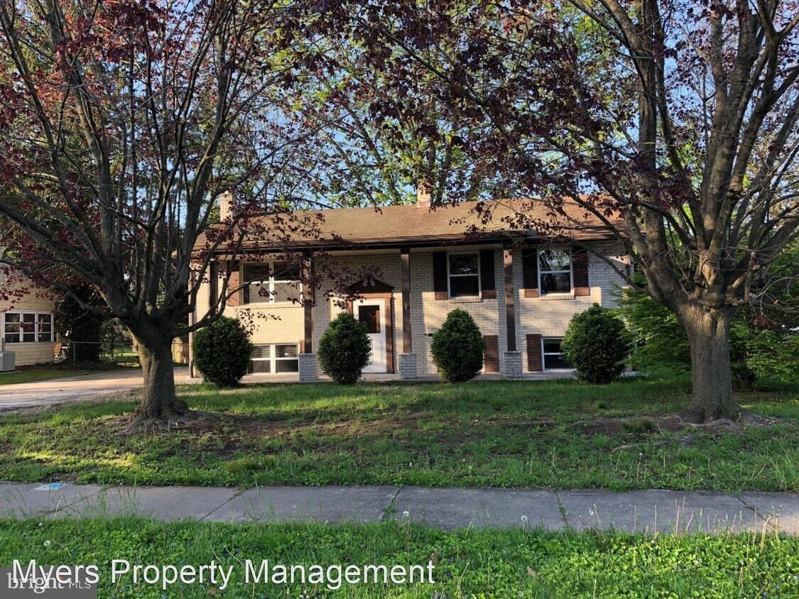 Foto principal - 4 br, 1.5 bath House - 244 Kesselring Ave.