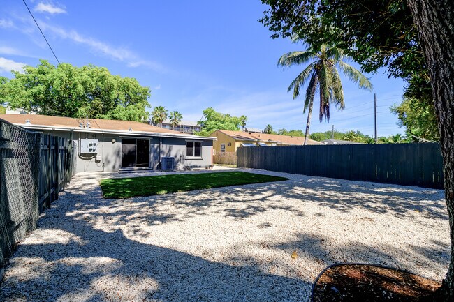 Patio privado - 1558 NE 135th St