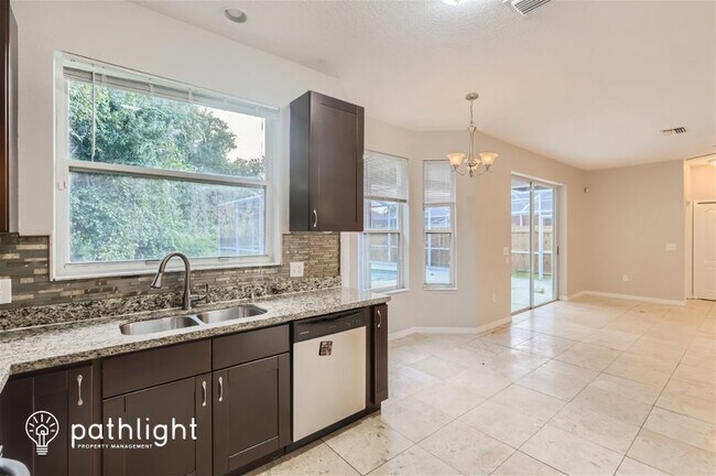 Foto del edificio - 18207 Sweet Jasmine Dr