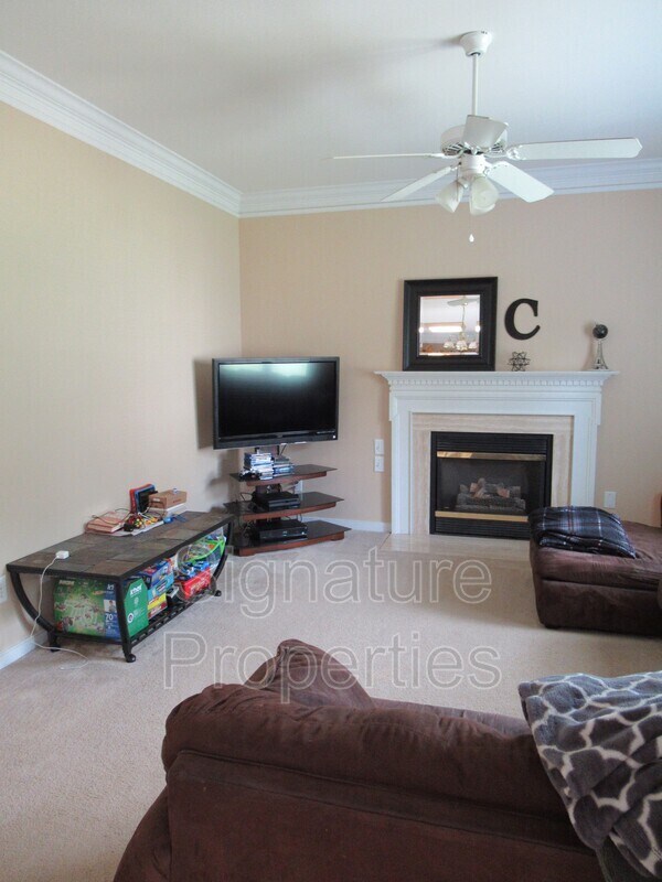 Foto del edificio - 7719 Hampton Summit Pl