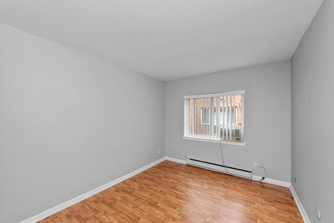 Foto del edificio - 3815 N Pine Grove Ave