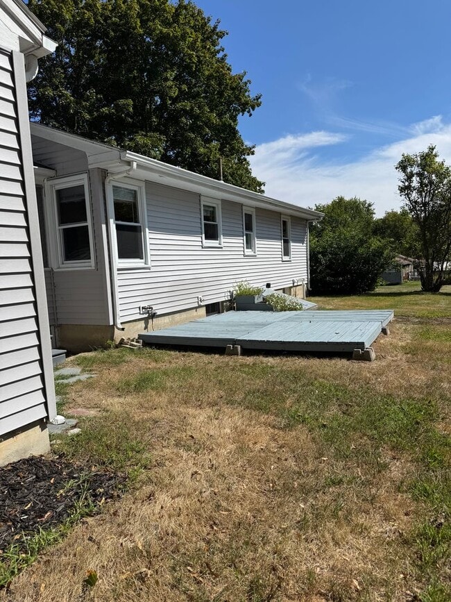 Building Photo - 2BR/1B House with Attached Garage for Rent!