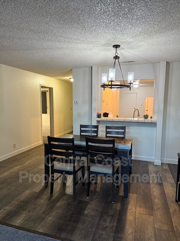 Foto del edificio - 1884 Cherokee Dr