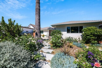 Building Photo - 5651 Mammoth Ave