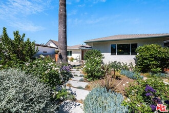 Building Photo - 5651 Mammoth Ave