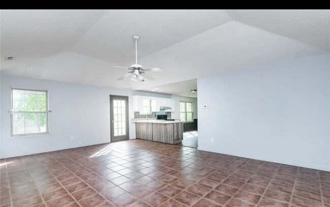 Building Photo - 4105 Lakeside Dr