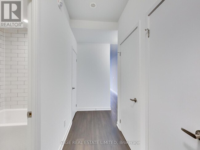 Photo du bâtiment - 899 Queen St E