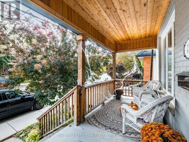 Building Photo - 458 Dundurn St S