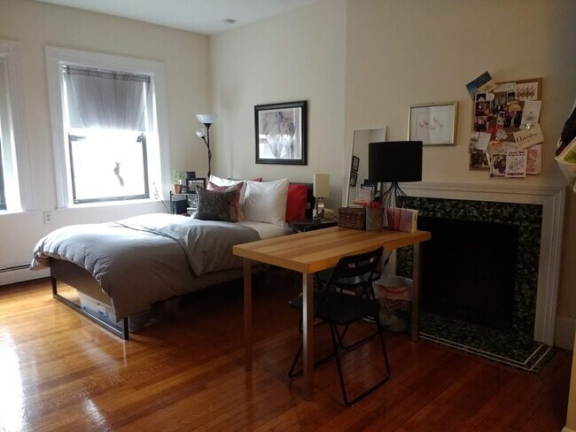 Photo - NO FEE!! GREAT DEAL IN PRIME LOCATION!!!  KENMORE STUDIO WITH DISHWASHER AVAILABLE 9/1 House