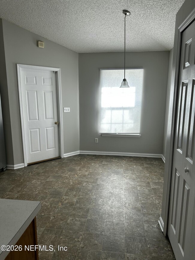 Building Photo - 2994 Mikris Dr E