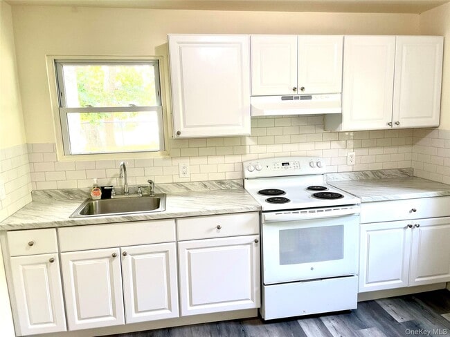 Building Photo - 134 Longfellow Dr