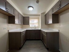 Building Photo - 1300 S 51st Ct