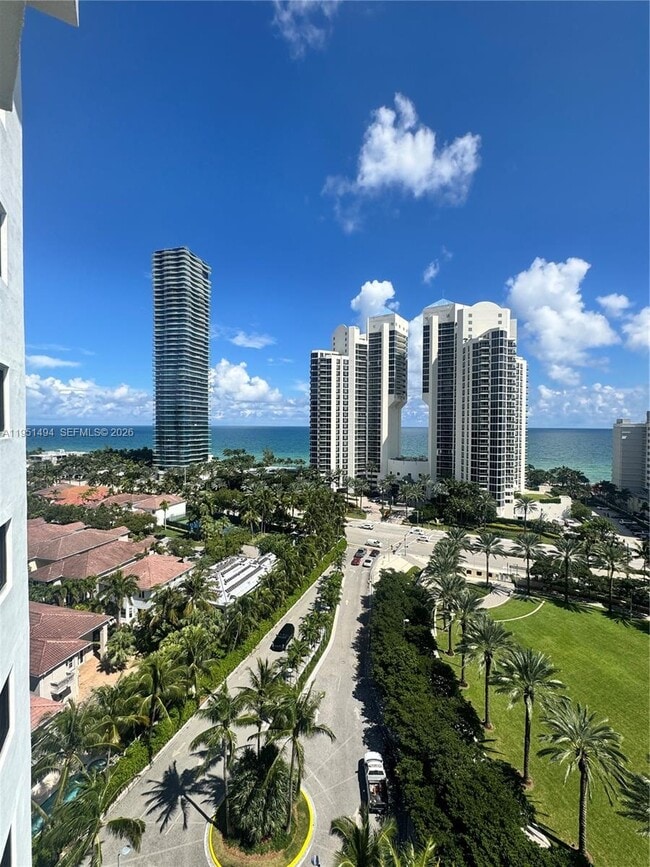 Foto del edificio - 19370 Collins Ave