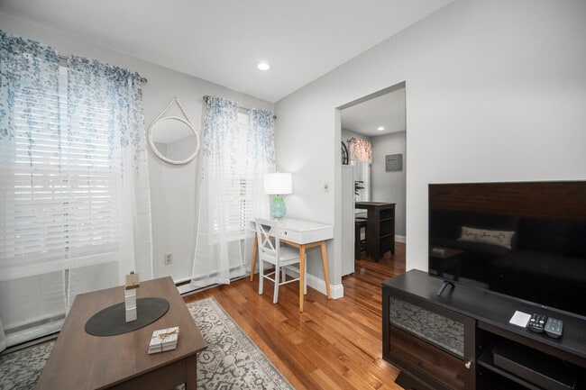 Building Photo - 19 Clark St